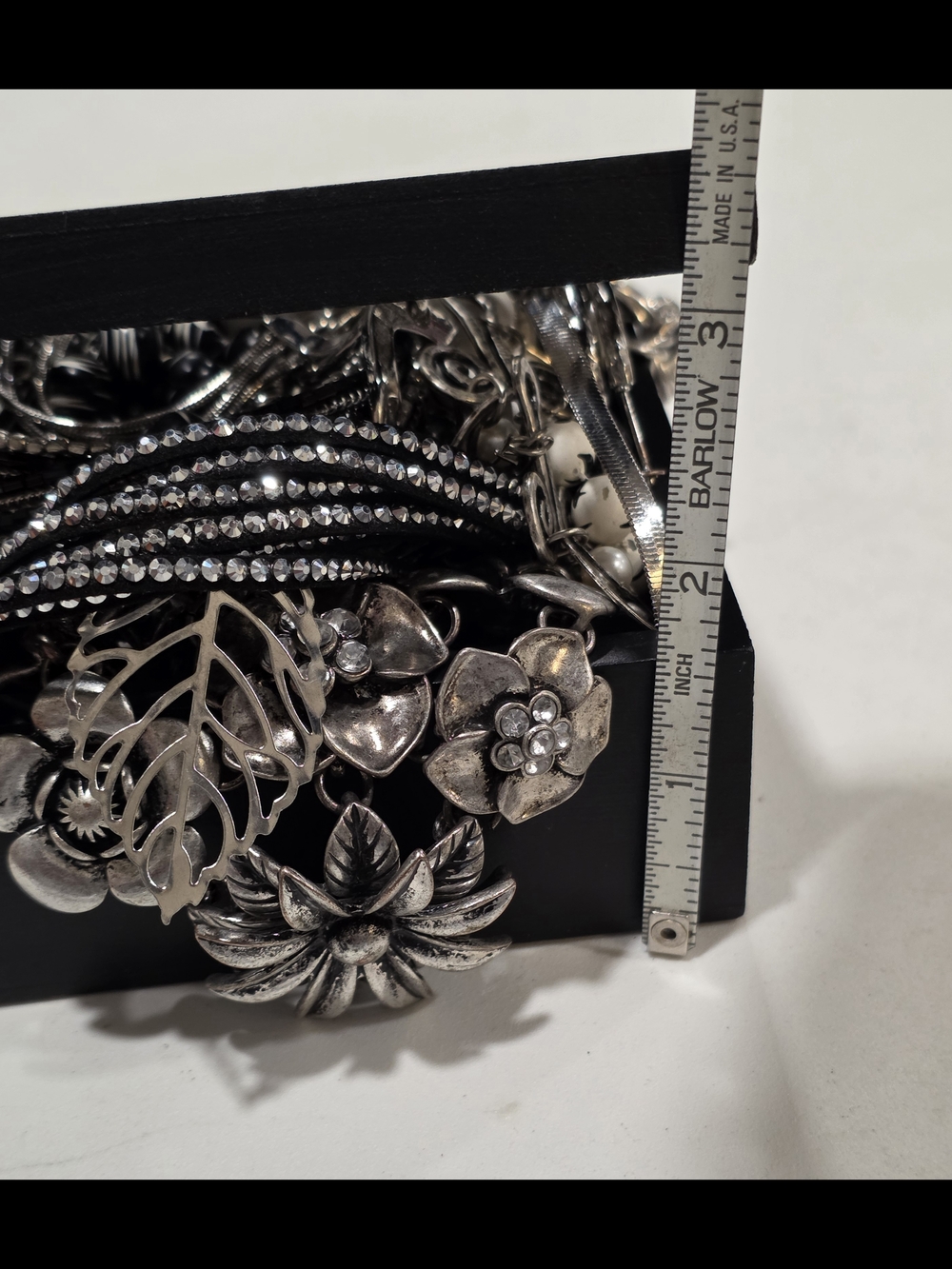 MysteryJewelry Bundle: Necklaces, Bracelets & Earrings - Picture 5 of 7
